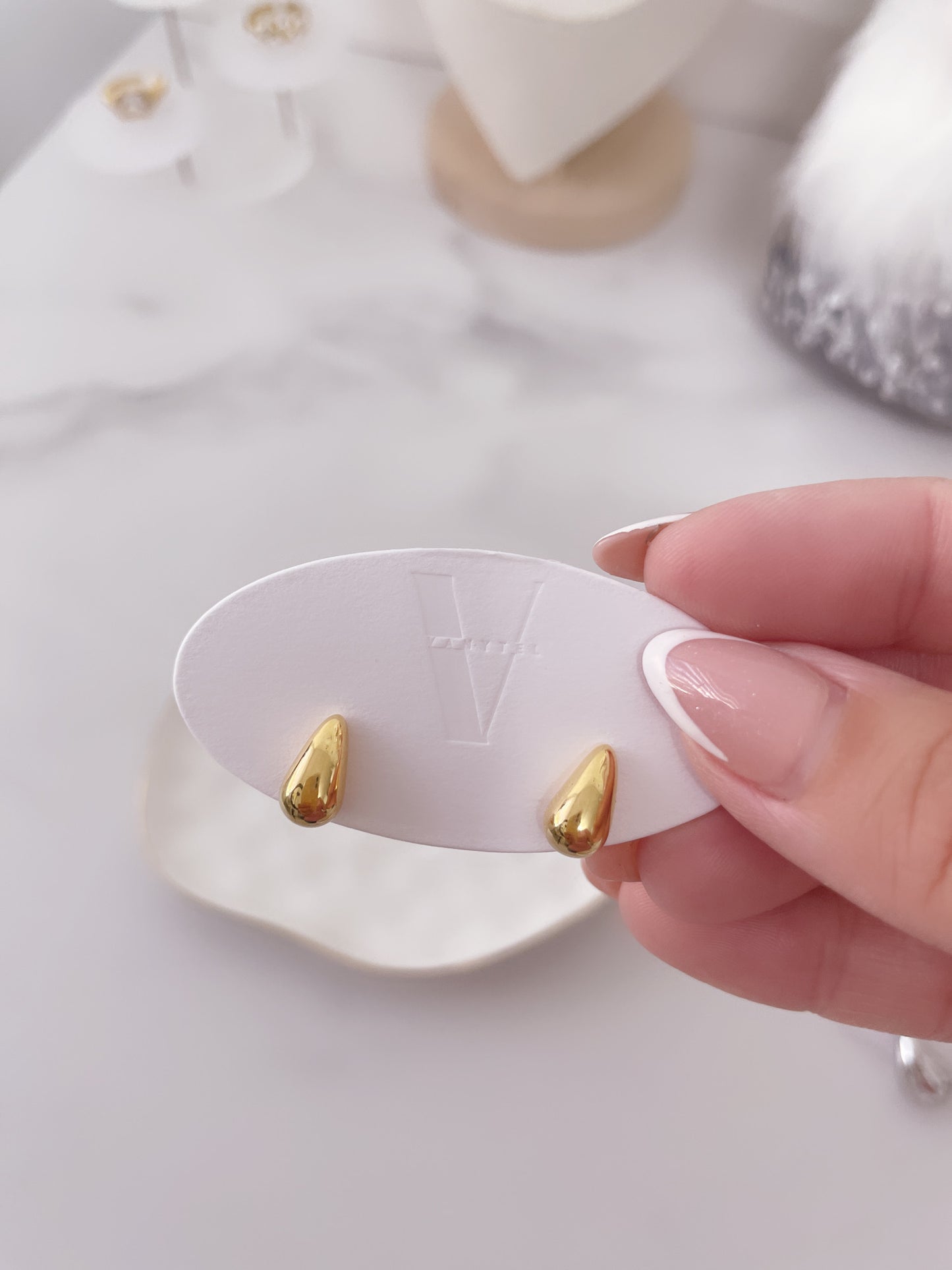 Bold Drops Studs | Varios Tamaños - Vanytel