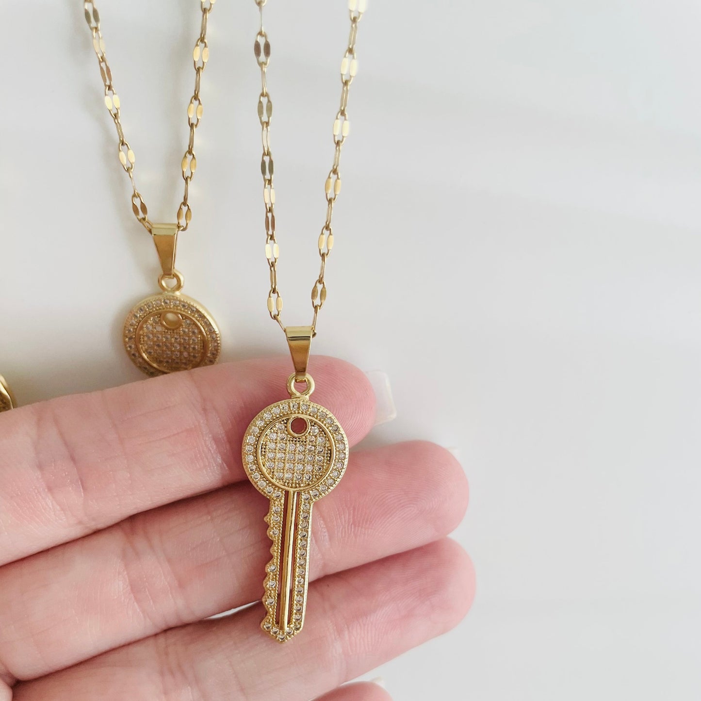 Golden Key Pendant Necklace - Vanytel