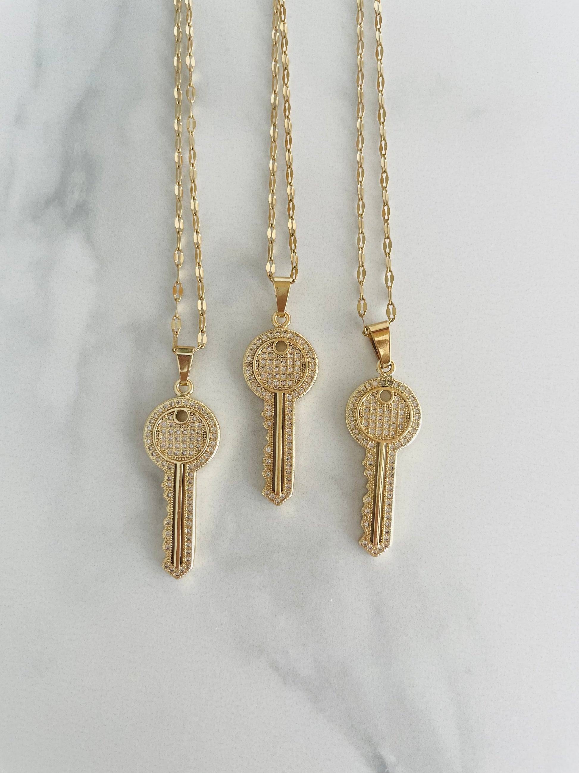 Golden Key Pendant Necklace - Vanytel