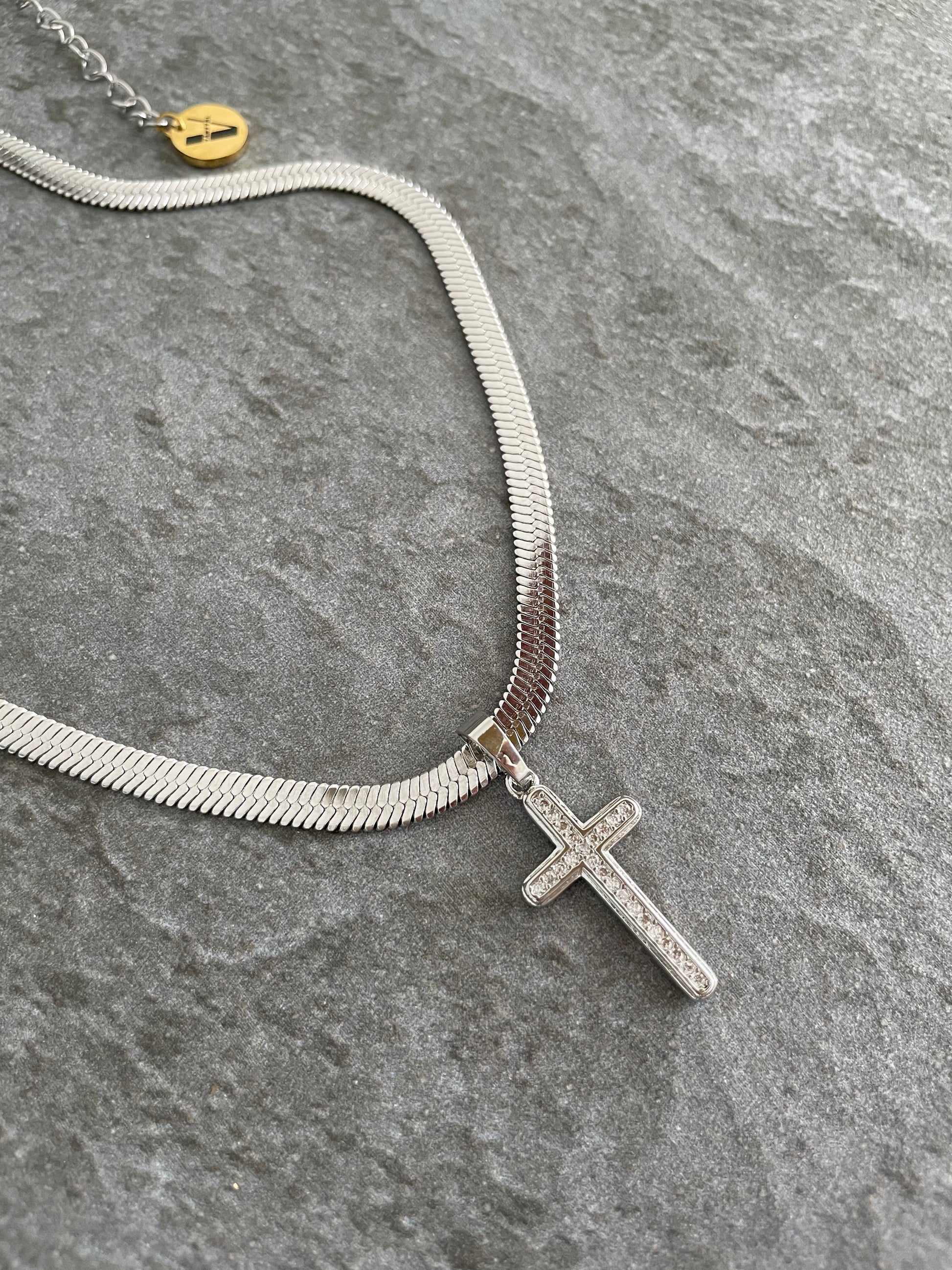 Cadena Snake con Colgante de Cruz Color Plata - Vanytel