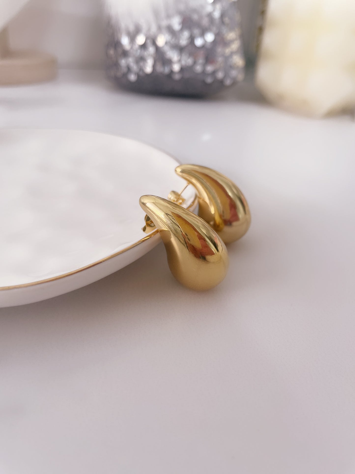 Bold Drops Studs | Varios Tamaños - Vanytel