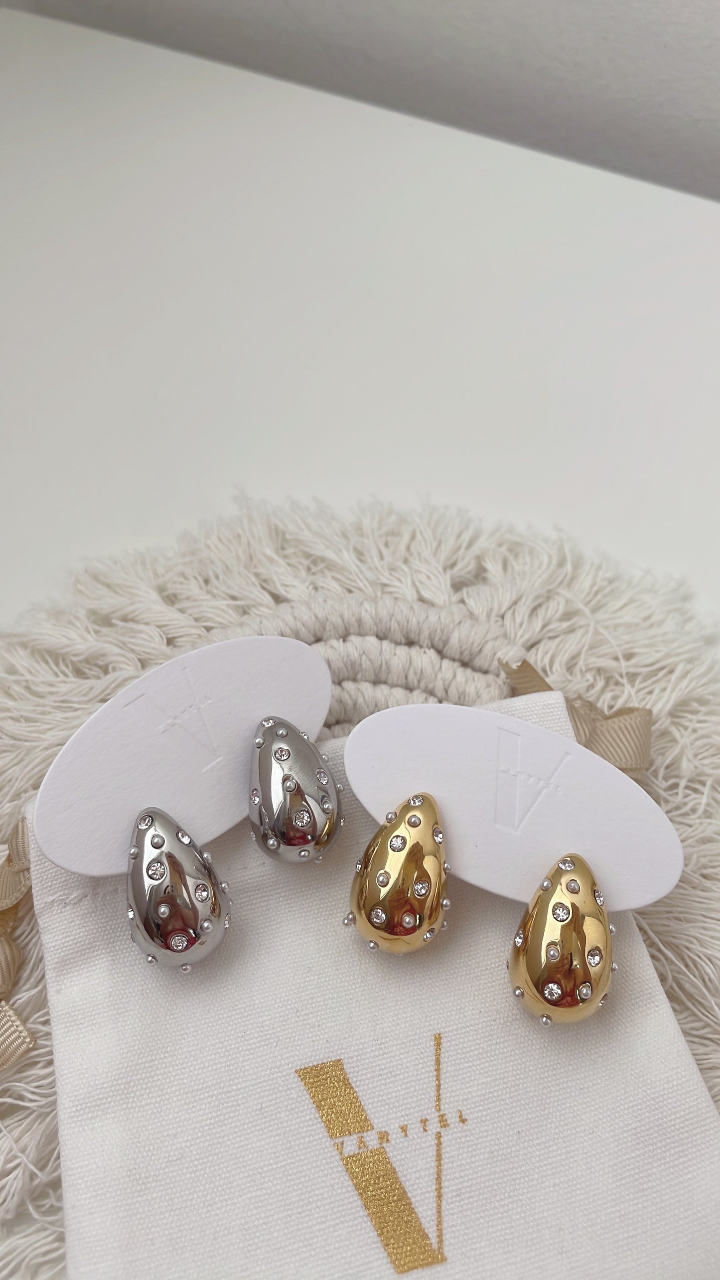 Bold Drops Studs | Sparkle & Pearl - Vanytel