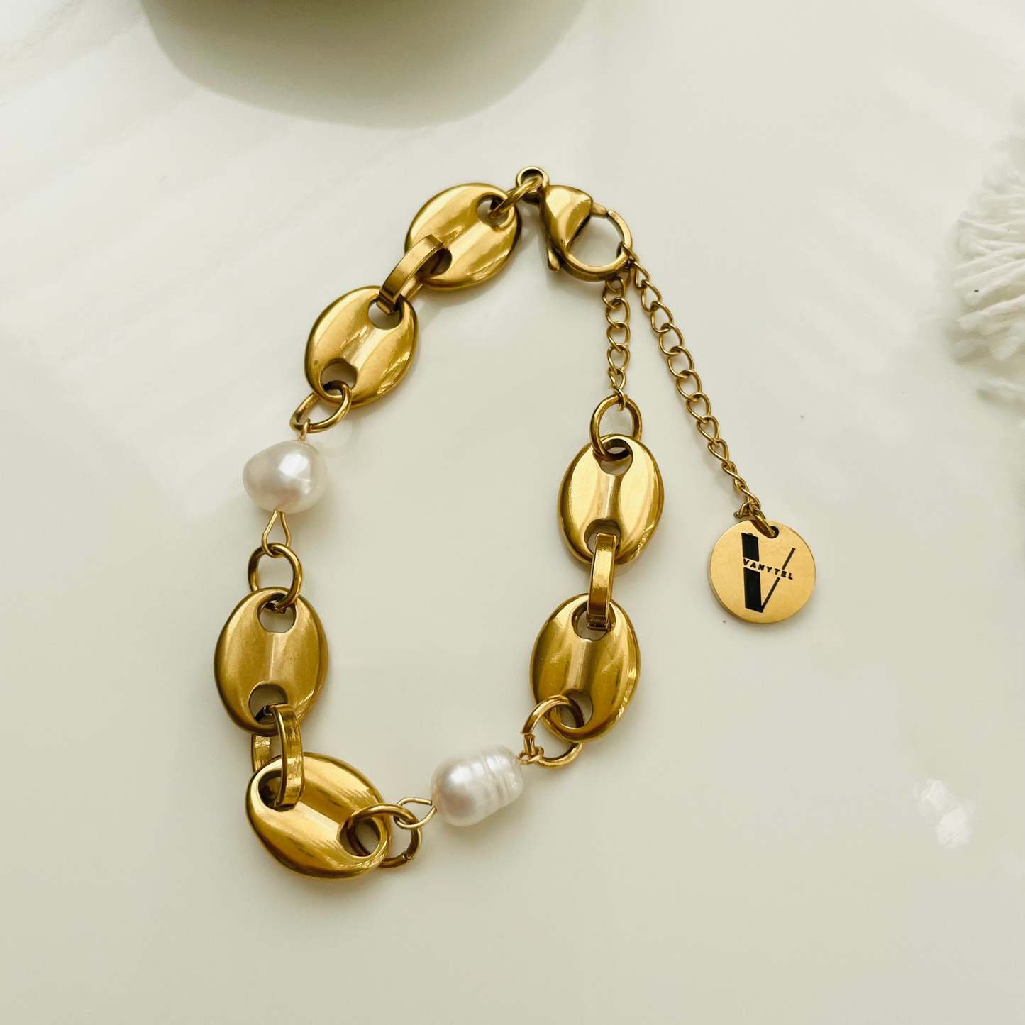 GG Tag Pearl Bracelet - Vanytel