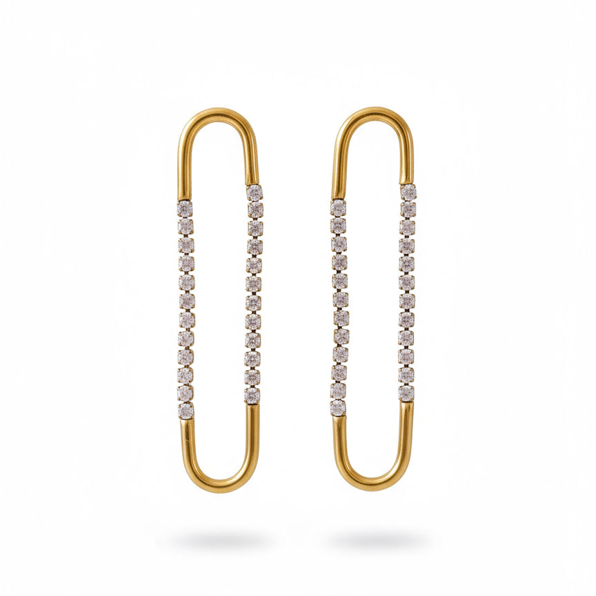 Aretes Cristina de zirconia dorados en acero inoxidable, joyería elegante Vanytel.
