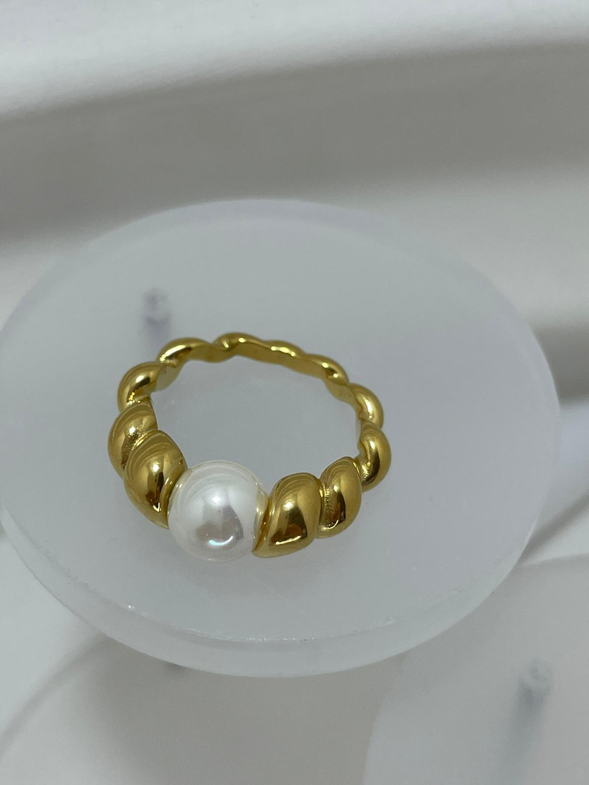 Croissant Pearl Ring - Vanytel 